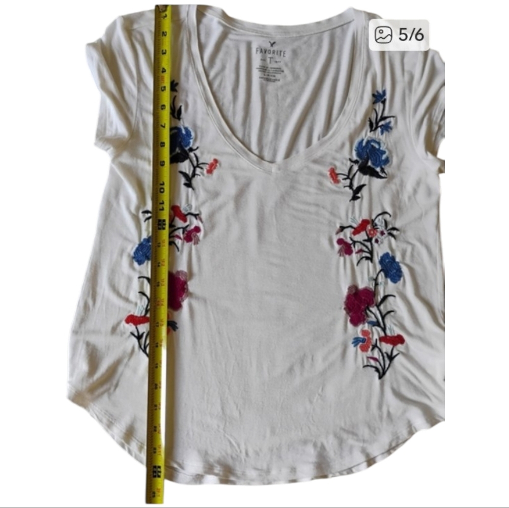 American Eagle Outfitters White Tee with Blue and Pink Embroidered Floral Design - Picture 5 of 6